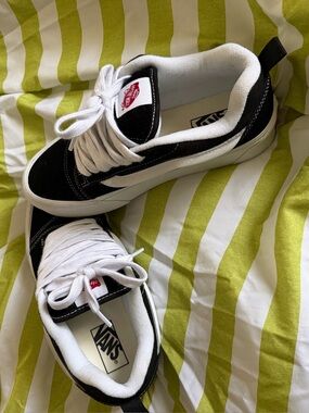 Vans Black and White Knu Skool Low-Top platforms Sneakers